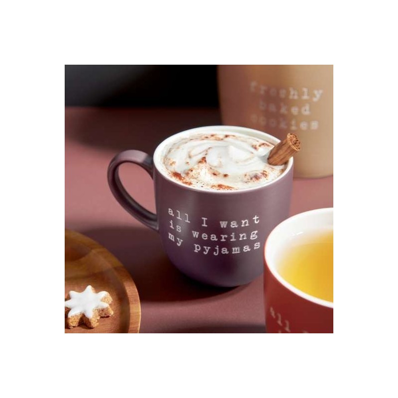 Mug HEY - Its cold outside so stay in Bed