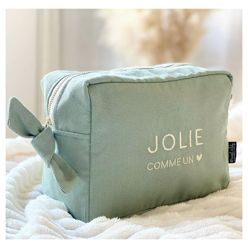 Grande Trousse de toilette brodée "Jolie comme un Coeur" Sauge