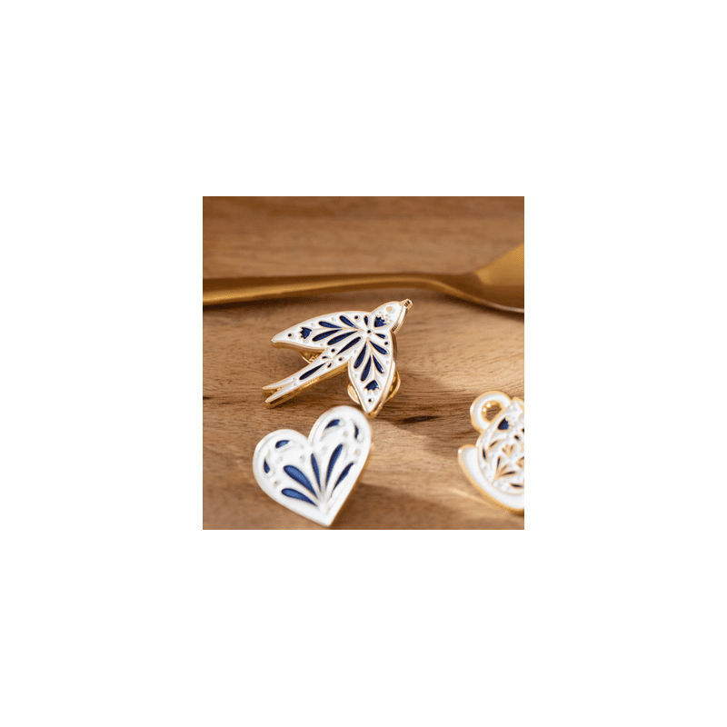 Pins hirondelle avec placage or